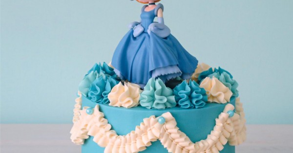 Cinderella Birthday Cake - Decorated Cake by Tammy - CakesDecor