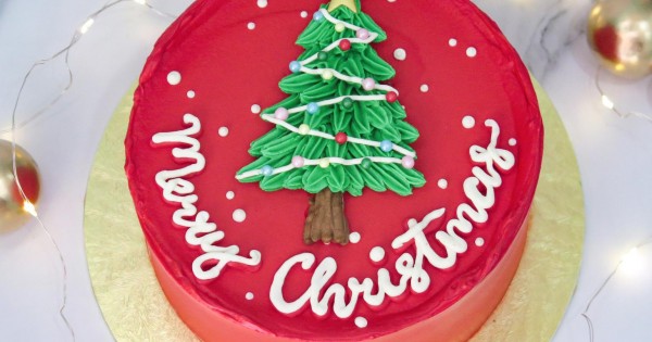 Christmas Tree Plum Cake | Christmas Cakes – Creme Castle