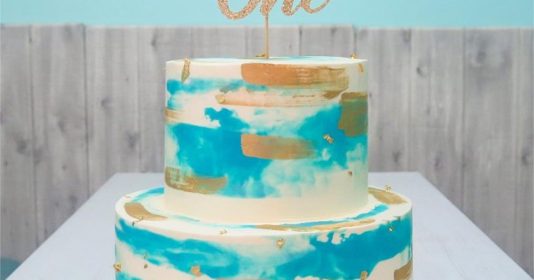 Smear Frosting on a Cake and Spin to Make the Coolest Design - Crafty  Morning