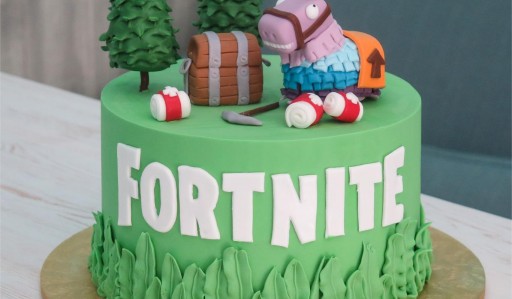 Cakes The Difference - Our latest FORTNITE cake. Fondant icing and hand  made decorations.⚔ | Facebook