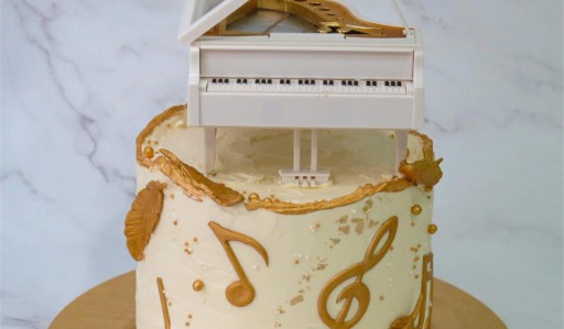 Grand Piano Birthday Cake – Coppice Cakes & Sugarcraft