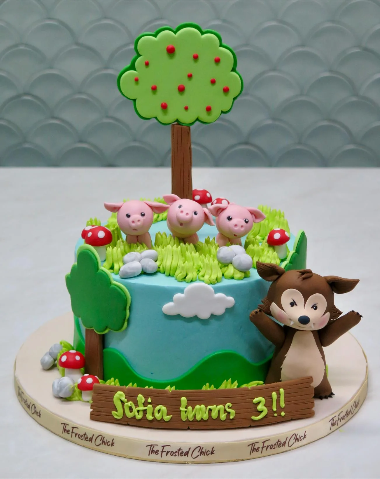 3 Little Pigs & Big Bad Wolf Cake