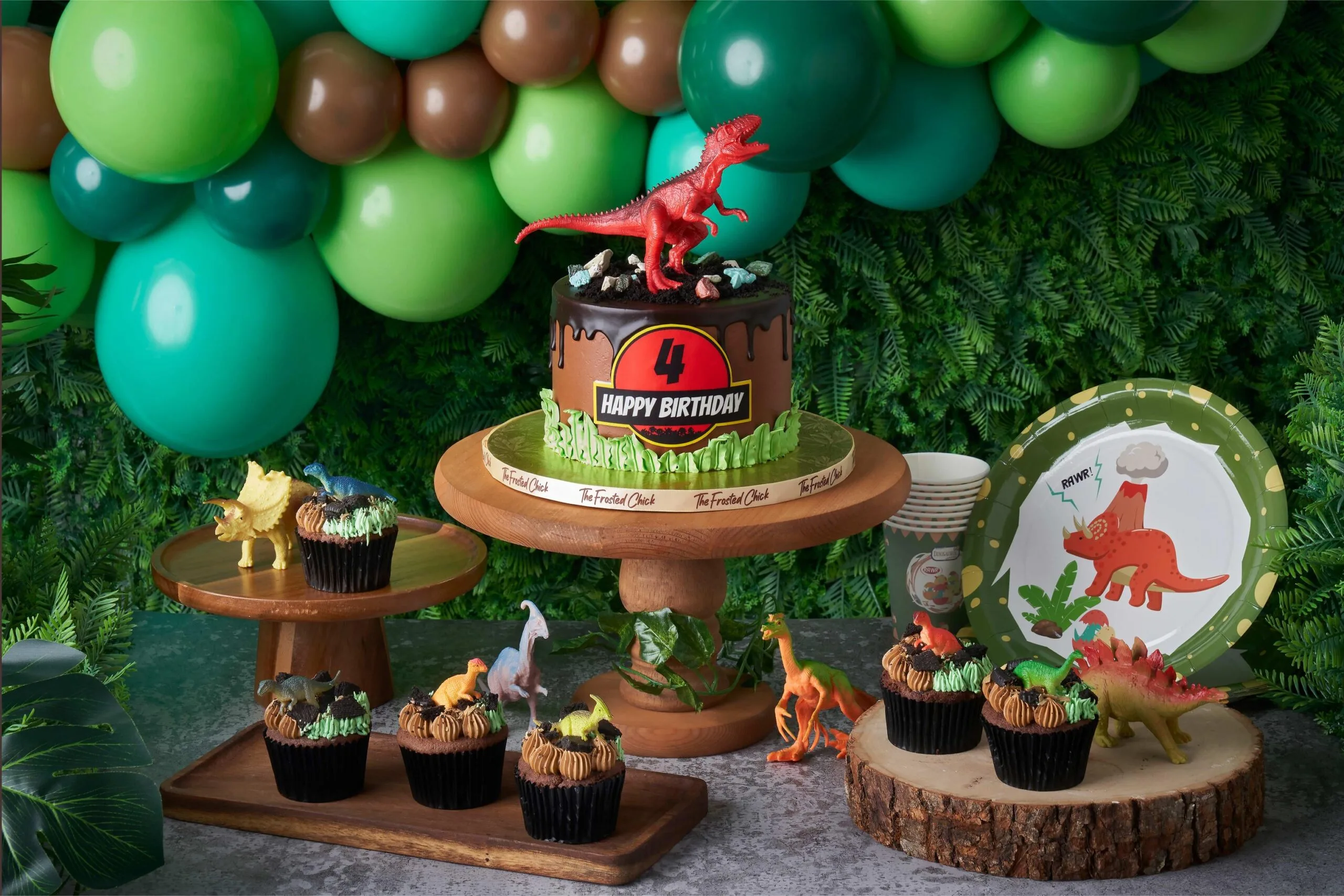 Dinosaur Bundle (Cake + Cupcakes)