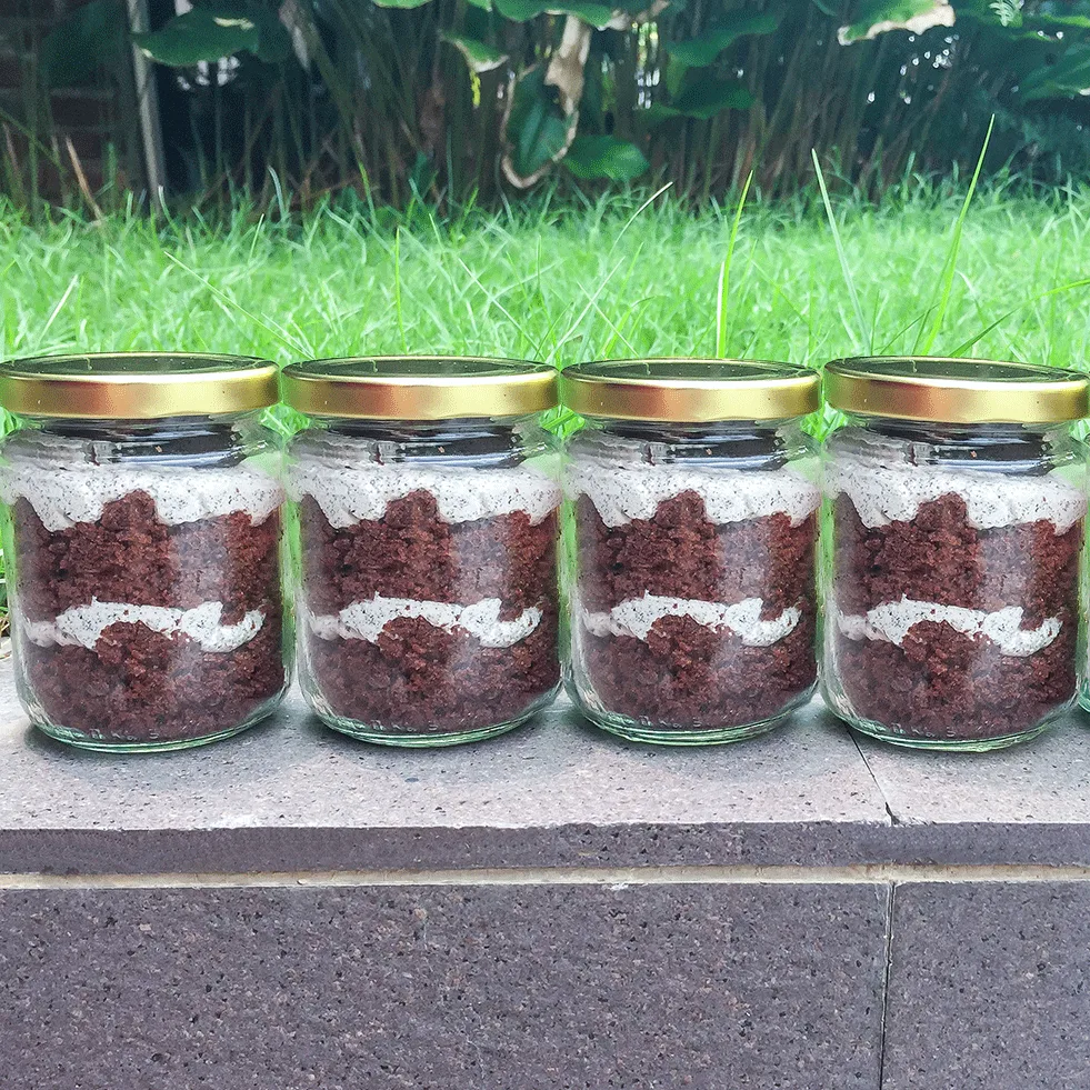 Cookies and Cream Jar Cake
