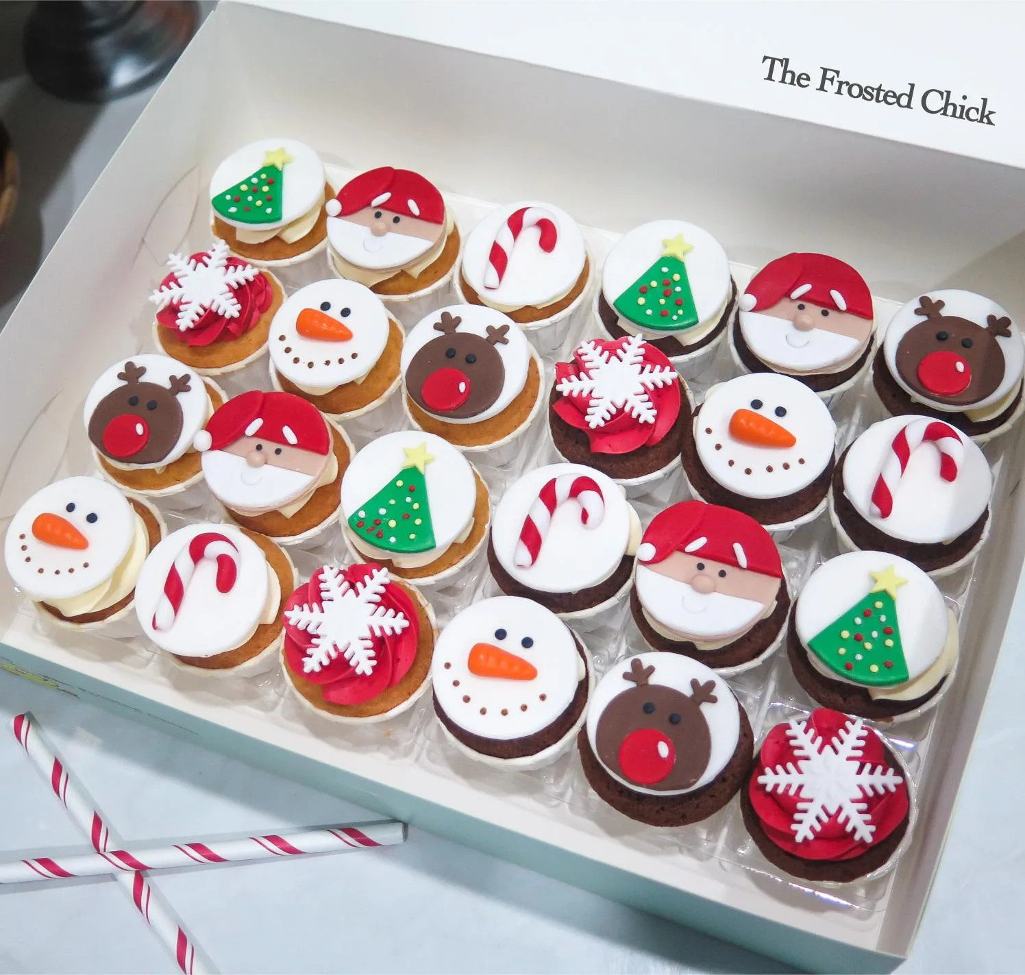 Christmas Mini Cupcakes (Per Dozen)