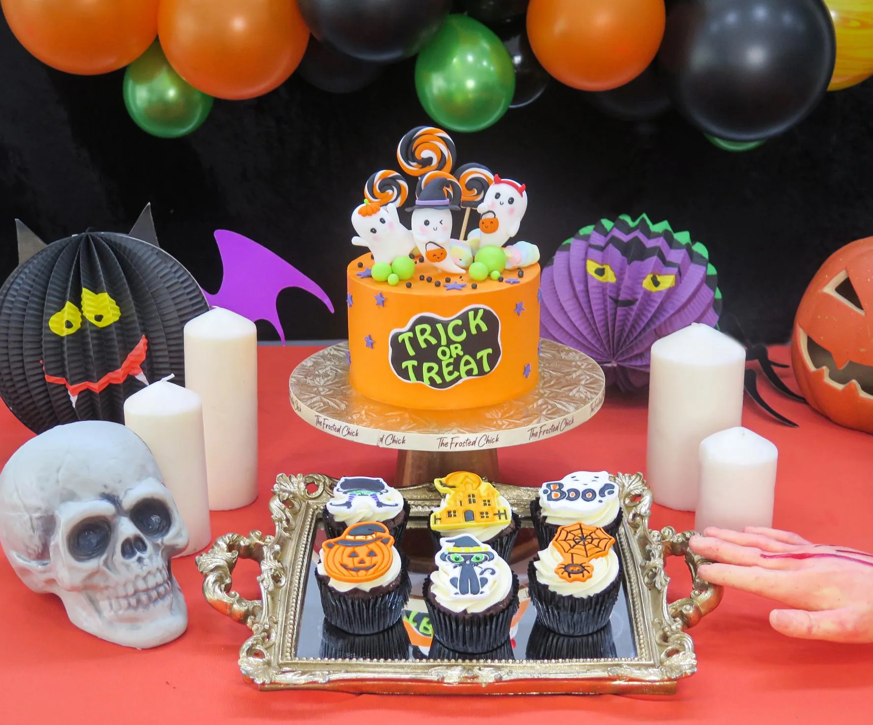 Halloween Bundle (Cake + Cupcakes)