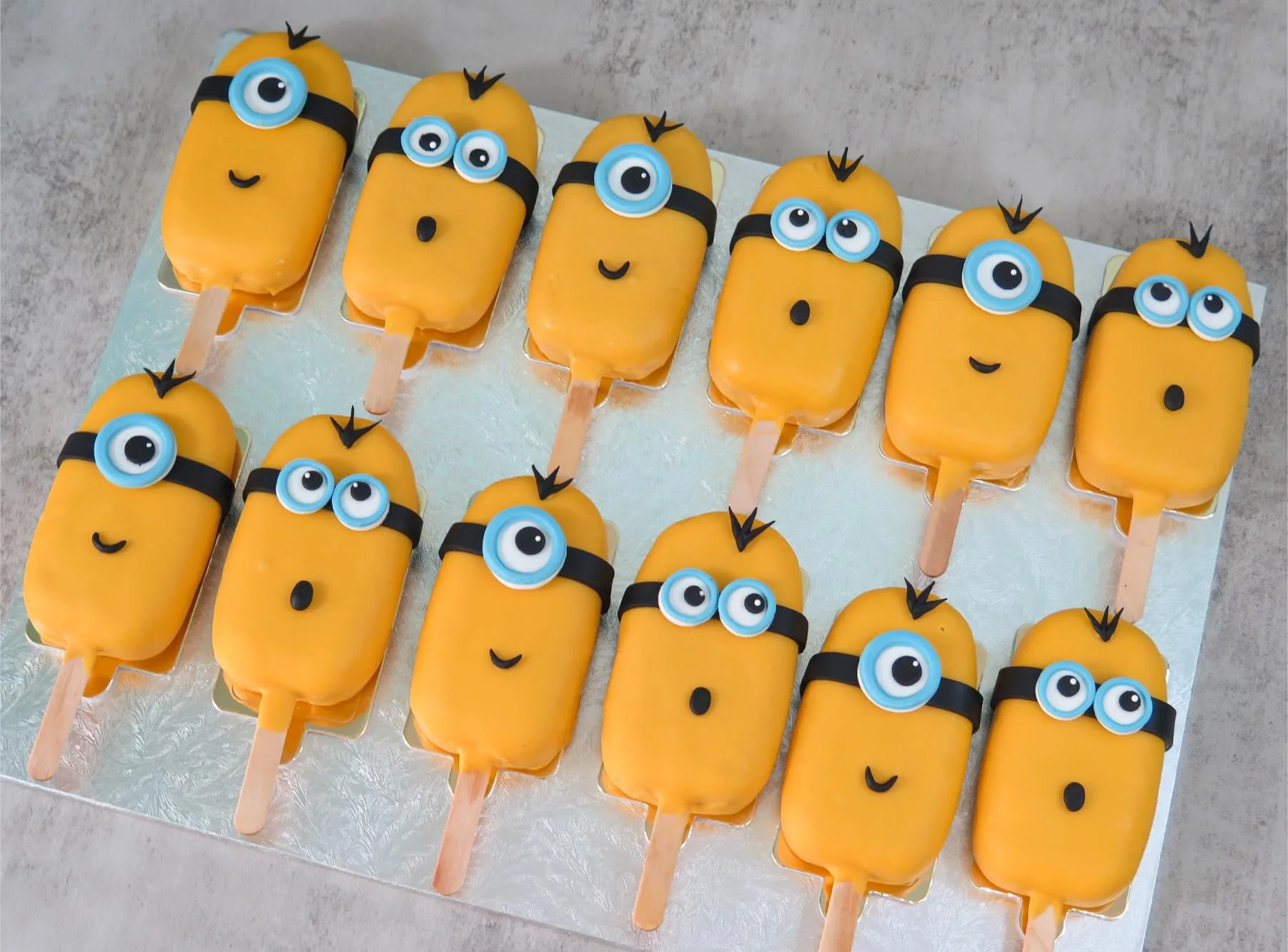 Minion Cakesicle