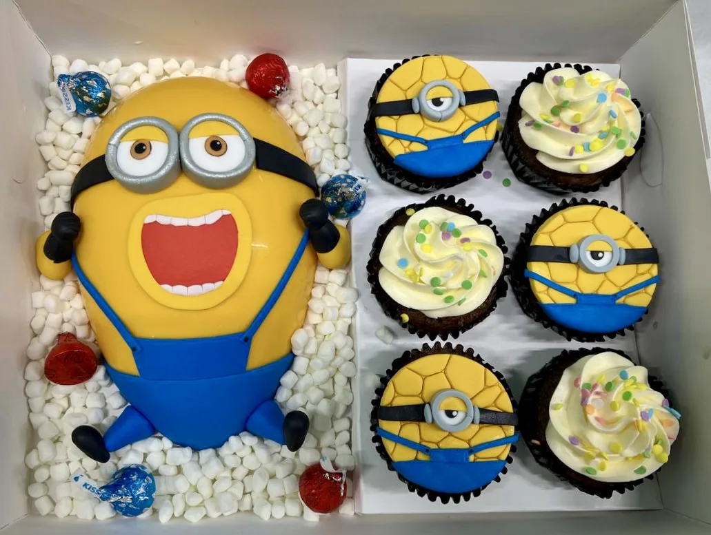 Little Yellow Helpers Bundle (Piñata + Cupcakes)