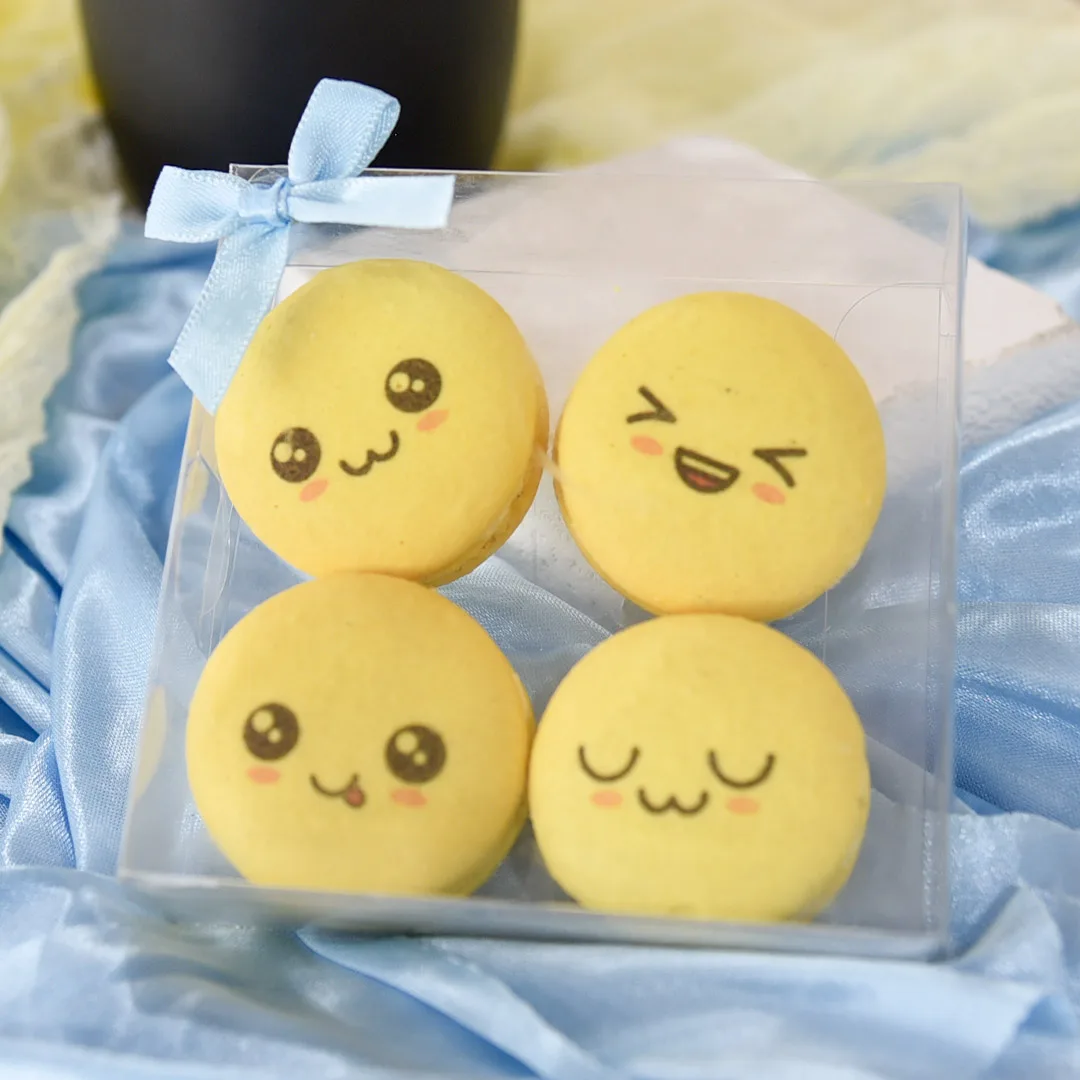 Emoji Macarons Set