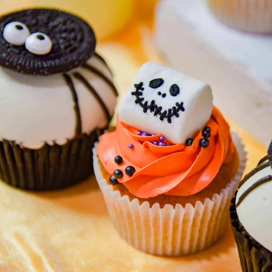 Peek A Boo Halloween Cupcakes