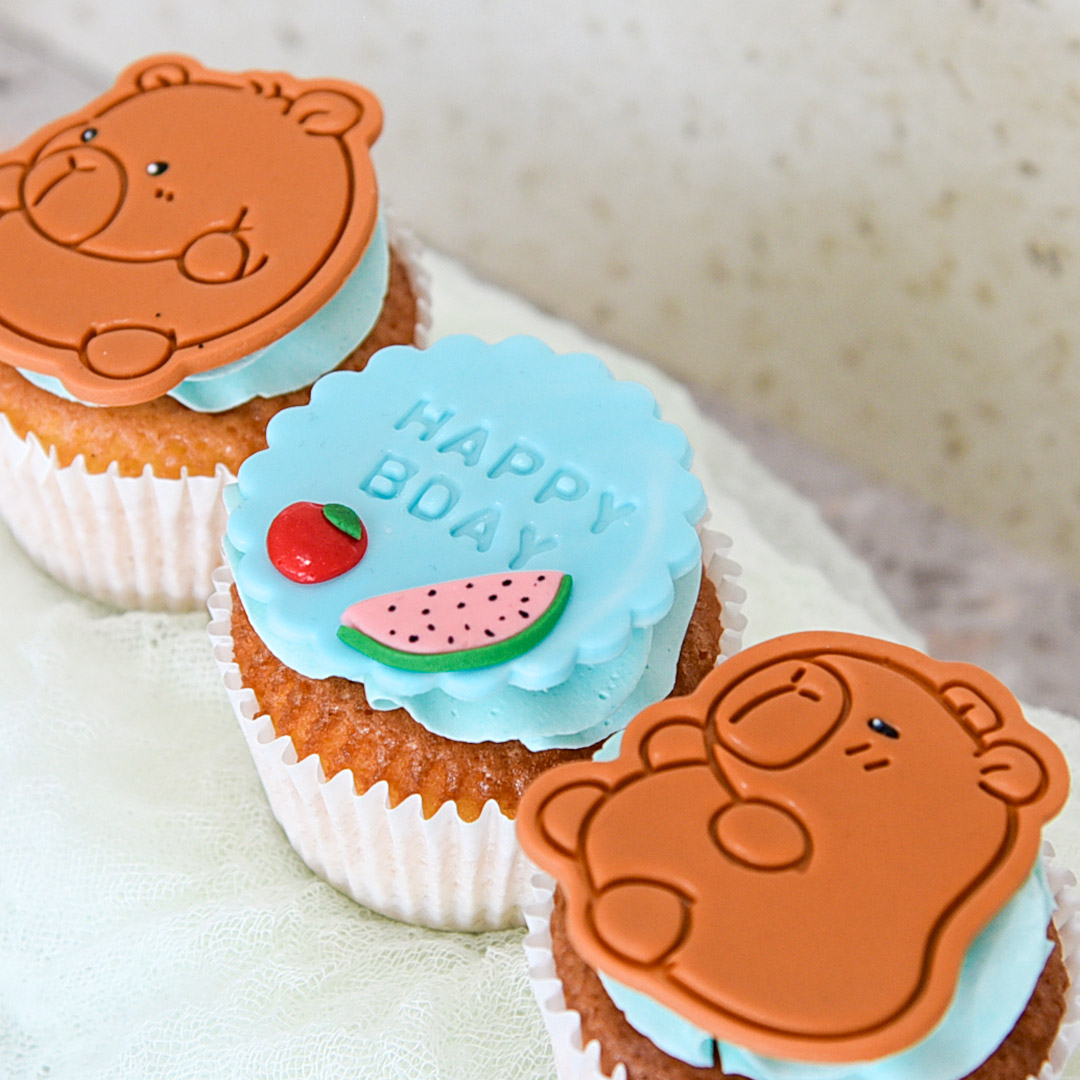 Chill Capybara Cupcakes