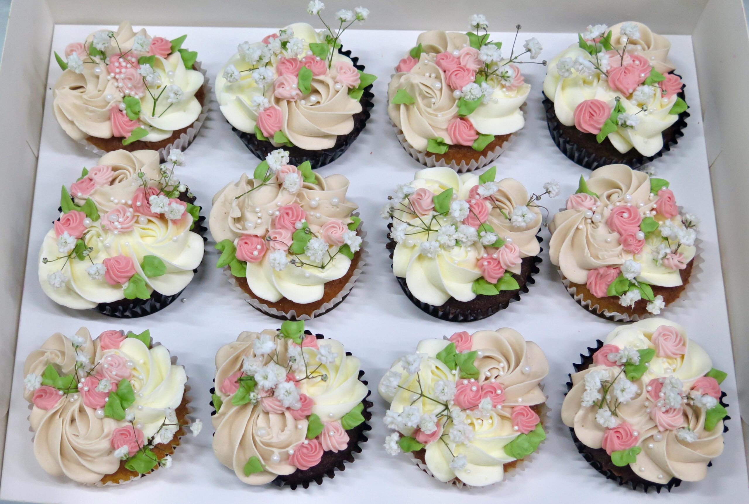 Rustic Floral Cupcakes