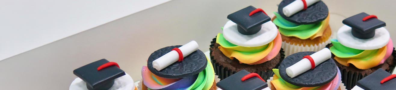graduation cupcakes