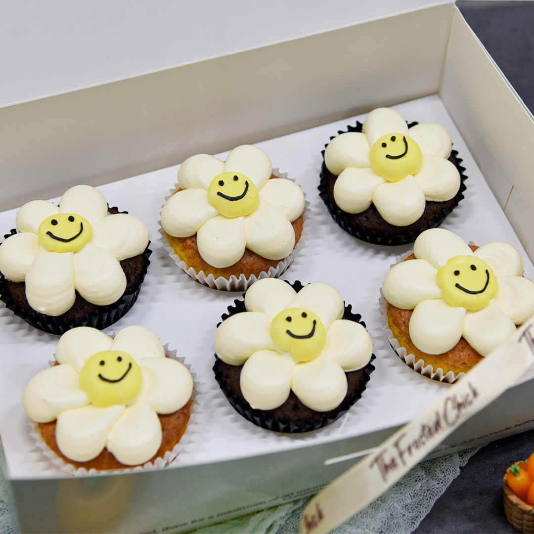 smiley daisy cupcakes