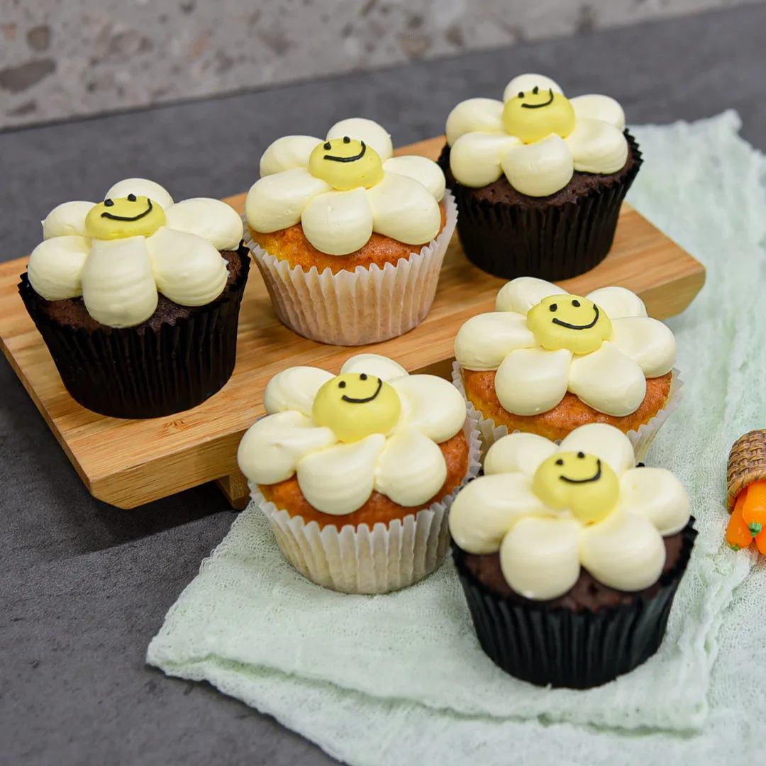 Smiley Daisy Cupcakes